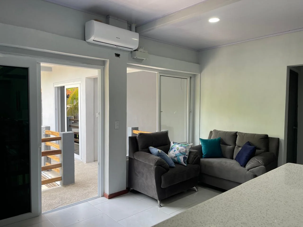 Sala de estar amplia y luminosa del Apartamento Monarca